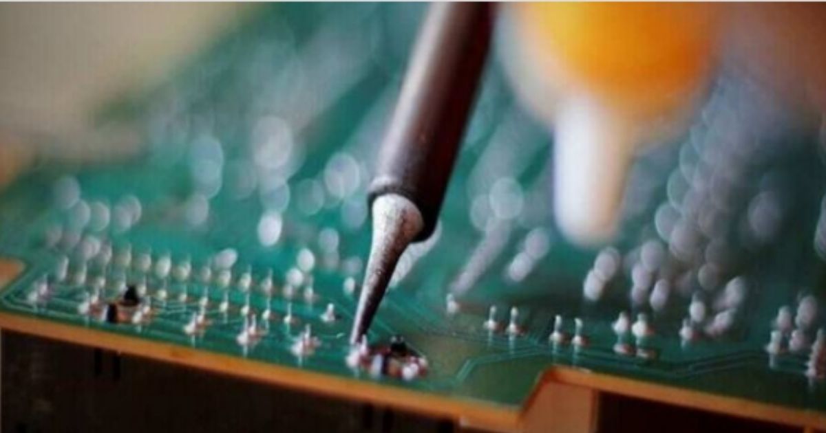 When to Outsource Reworking Integrated Circuits on a PCB